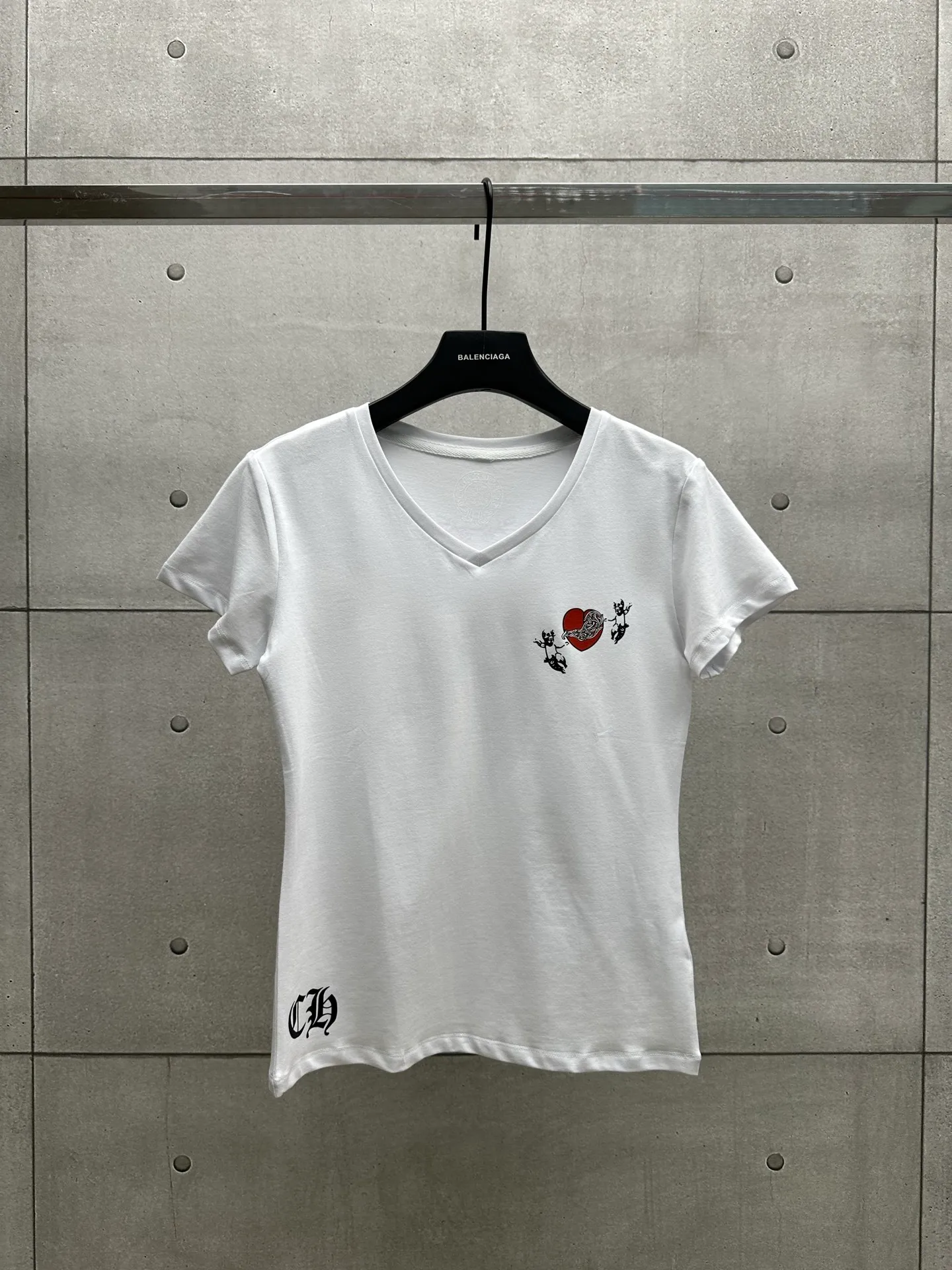 P126 #082 CHROME HEARTS 25SS women's T-shirt Made of 220G original consistent fabric V-neck women's waist style The whole body is made of imported digital direct printing Color: White Size: S M L